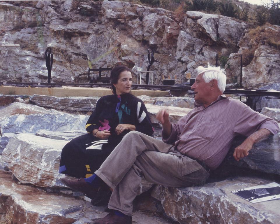 Nella Golanda Archive